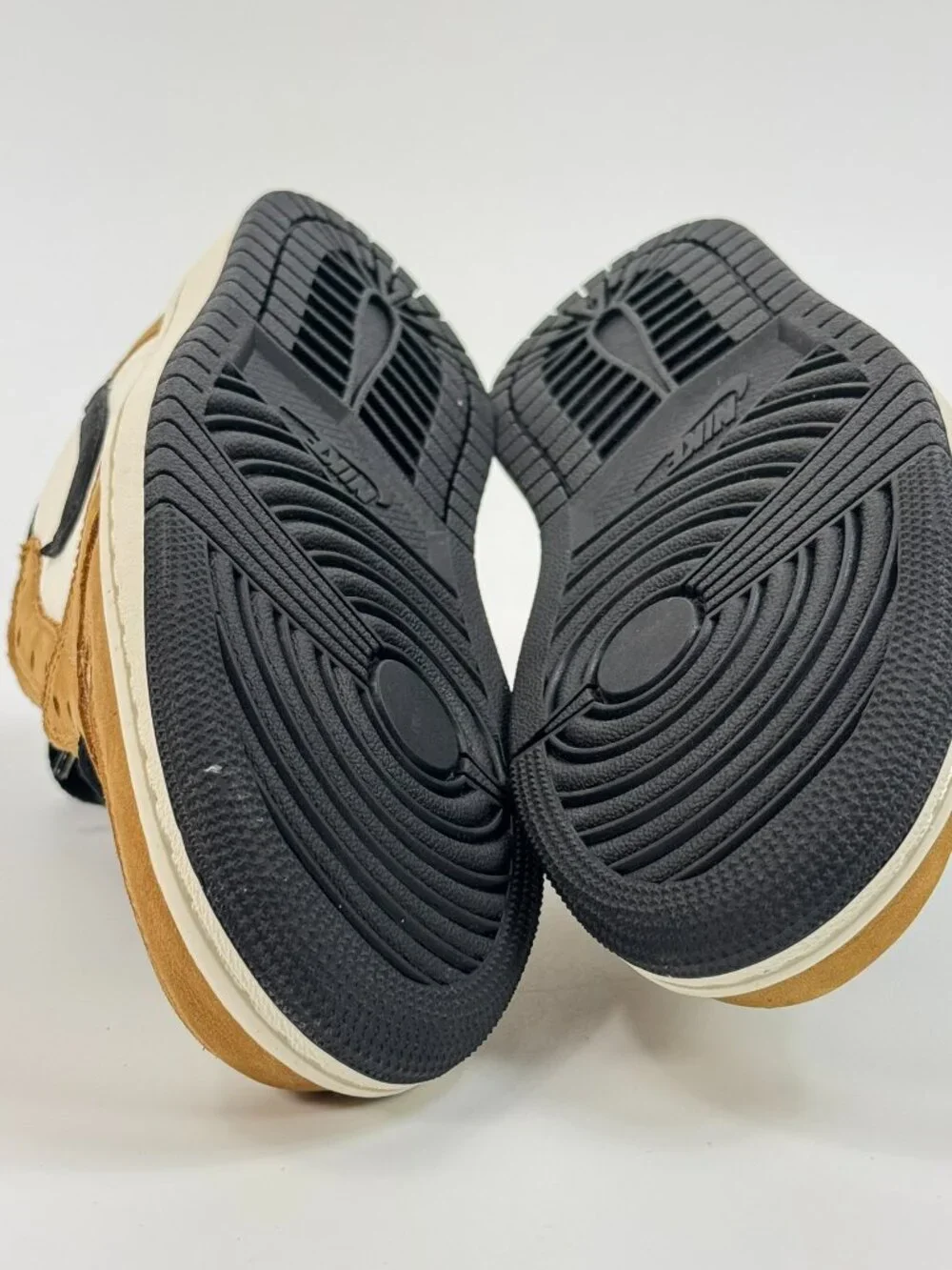 Air Jordan 1 Retro Low OG 'Rookie of the Year' CZ0790-107 size 5 M / 6.5 W